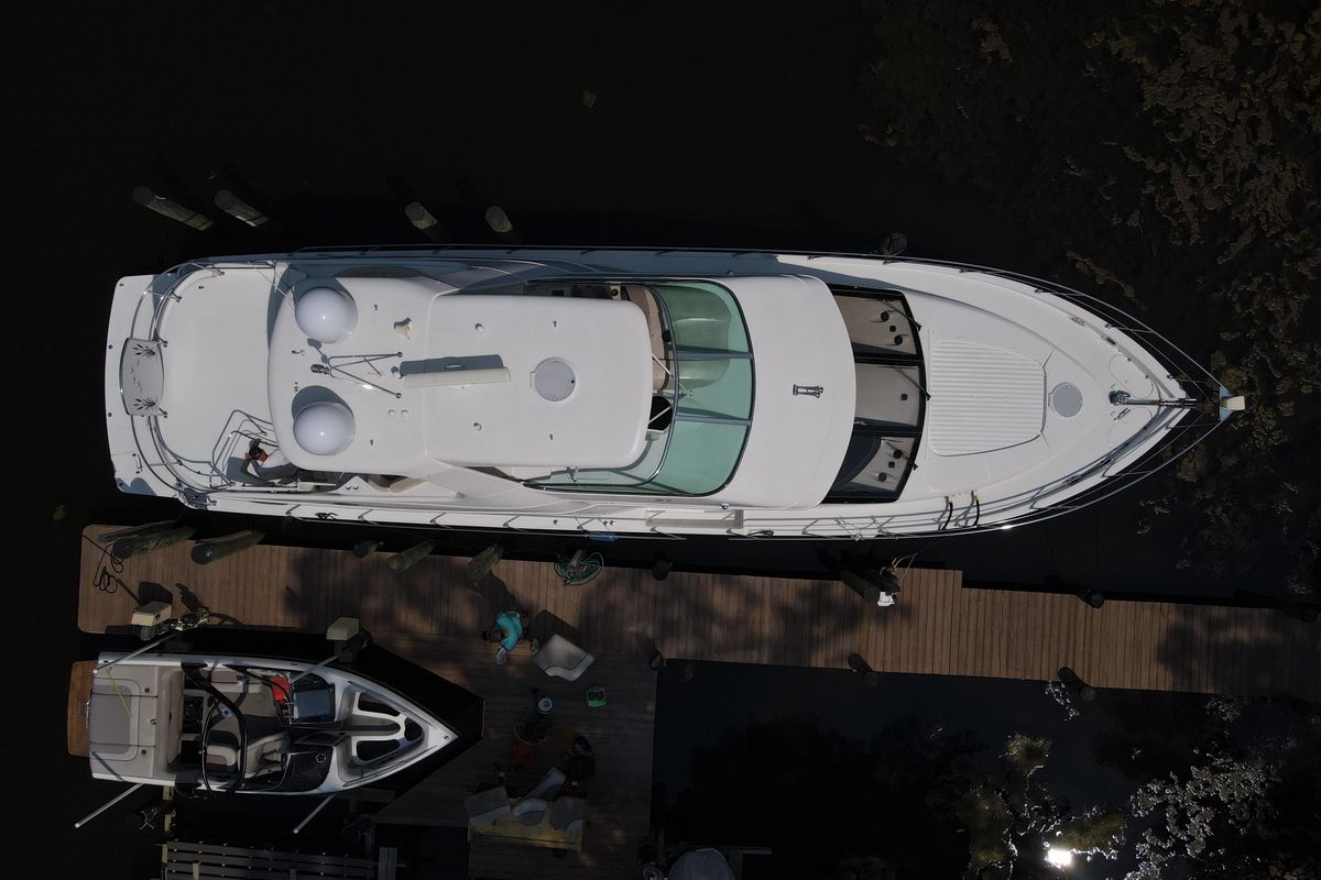 2006 Carver 56 