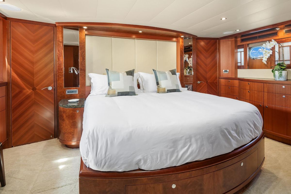 2010 Ocean Alexander 80 