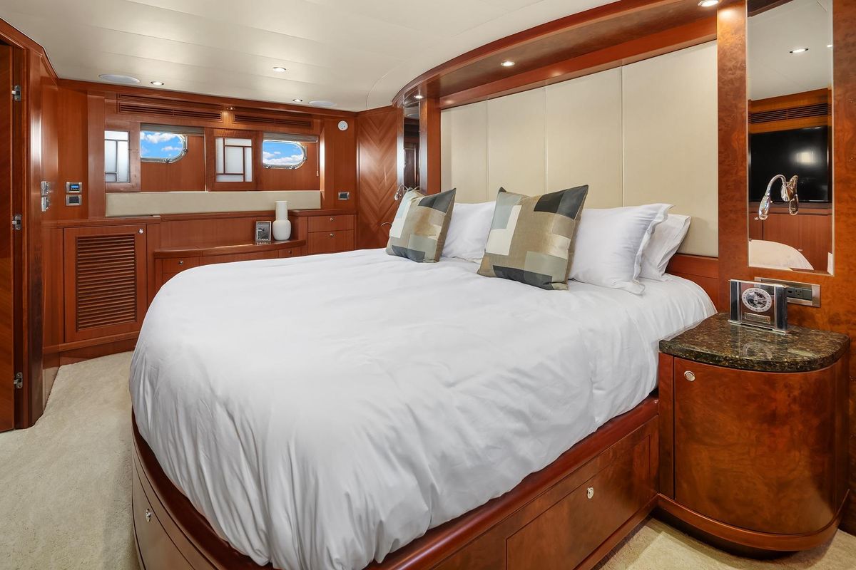 2010 Ocean Alexander 80 