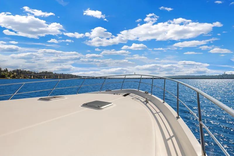 Estancia Yacht Photos Pics Ocean Alexander 80 Motoryacht 2010 cruising on a sunny day with blue skies.