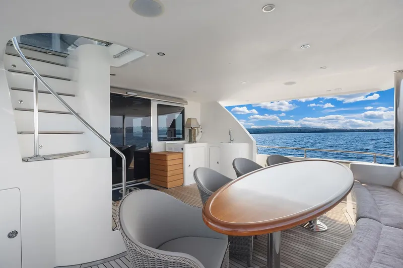 Estancia Yacht Photos Pics Luxurious Ocean Alexander 80 Motoryacht 2010, featuring elegant outdoor seating and stunning ocean views.