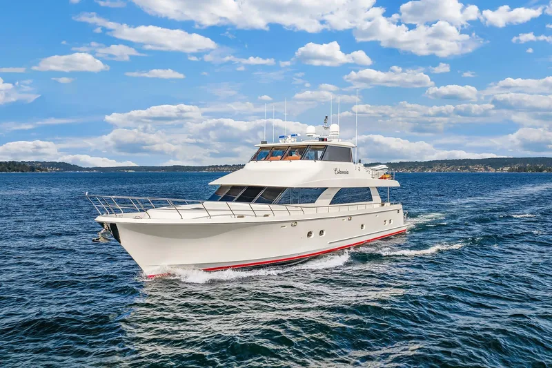 Estancia Yacht Photos Pics 2010 Ocean Alexander 80 Motoryacht cruising on open water under a blue sky.