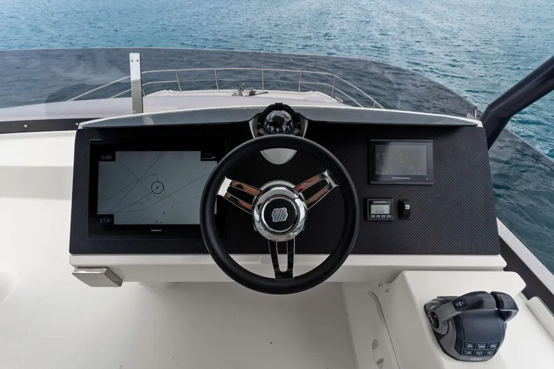 Mona Lisa Yacht Photos Pics 2024 Fountaine Pajot MY.6 helm with navigation screens and steering wheel, overlooking the ocean.