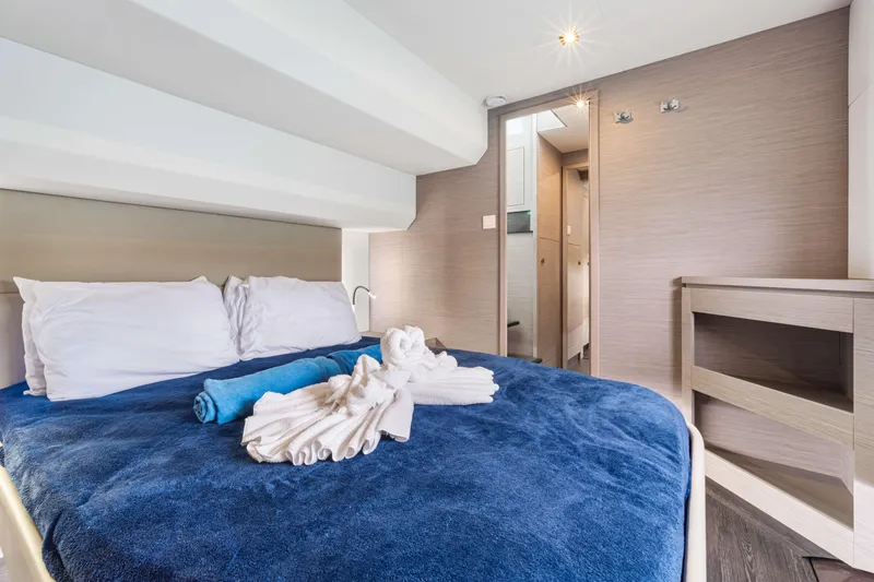 Mona Lisa Yacht Photos Pics Luxurious cabin interior of 2024 Fountaine Pajot MY.6 yacht with cozy bedding.