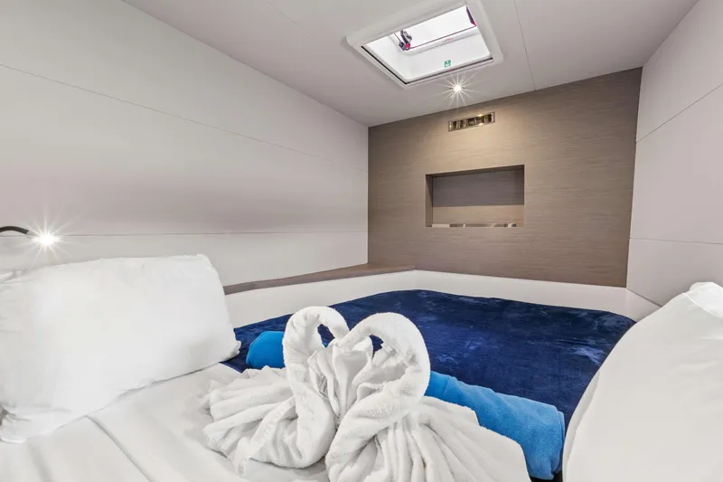 Mona Lisa Yacht Photos Pics Luxurious cabin interior of 2024 Fountaine Pajot MY.6 yacht with elegant bedding.