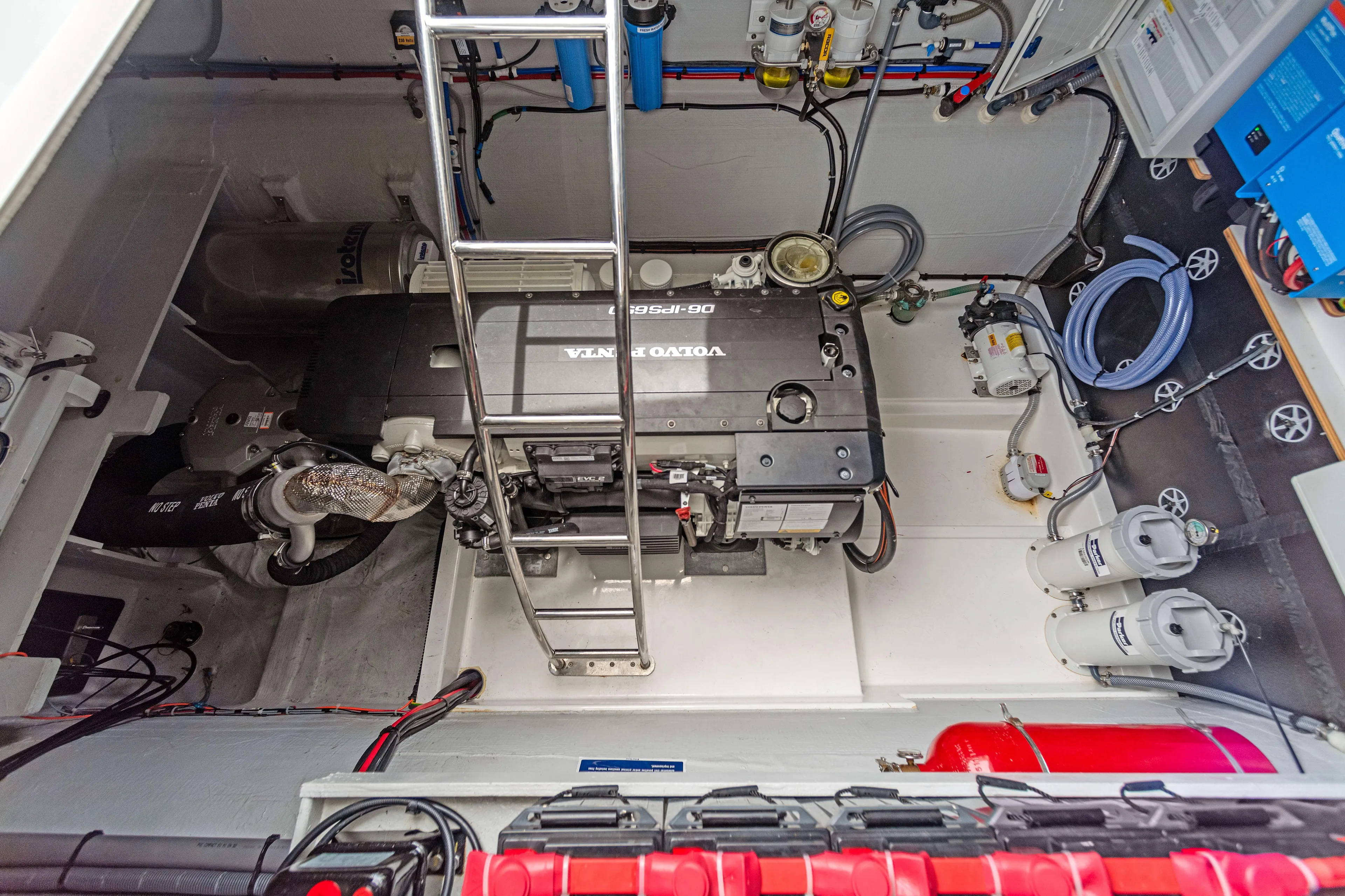 Mona Lisa Yacht Photos Pics Engine room of 2024 Fountaine Pajot MY.6 yacht with Volvo Penta engine.