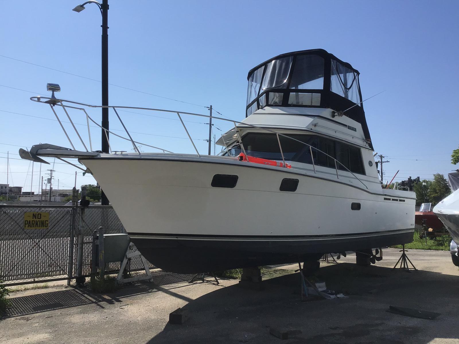 1990 Carver 32 Flybridge Cruiser for sale - YachtWorld