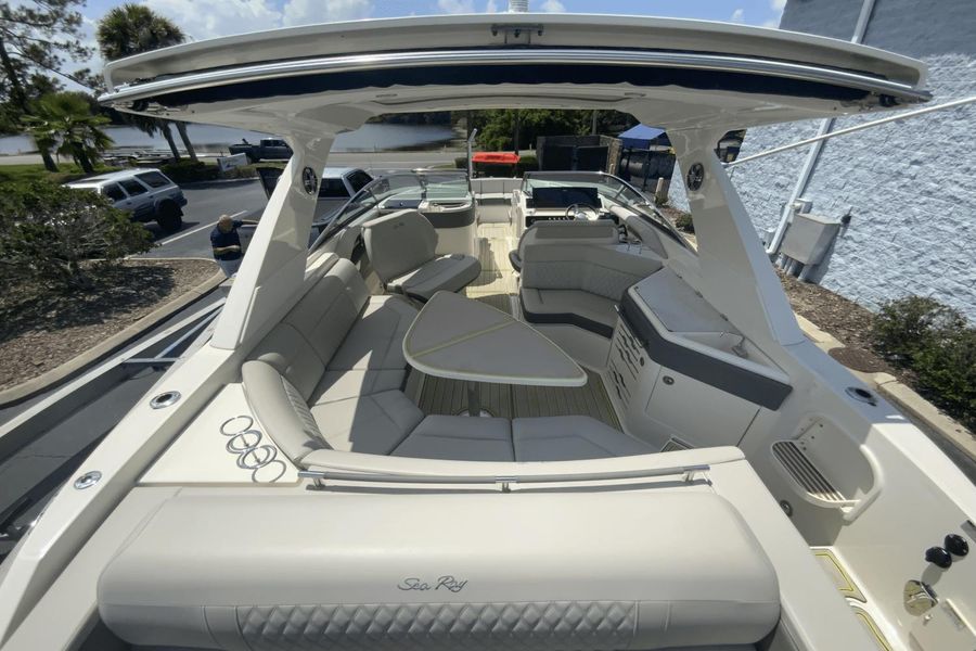 2022 Sea Ray 310 SLX OB