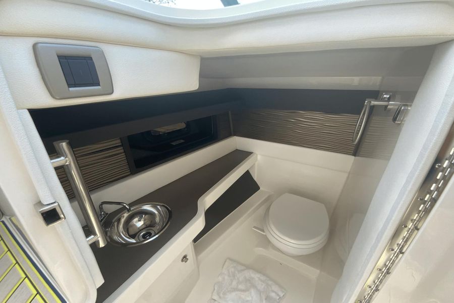 2022 Sea Ray 310 SLX OB