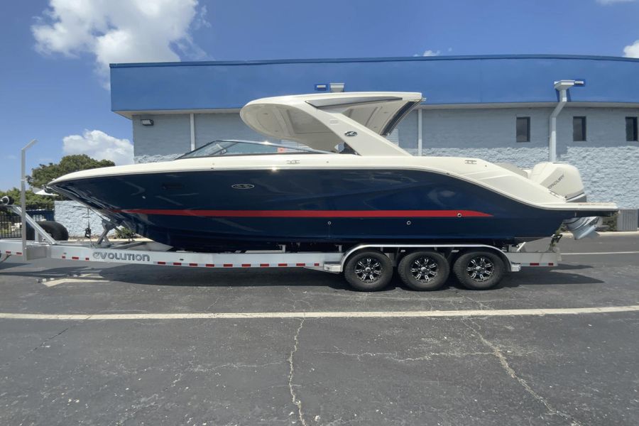 2022 Sea Ray 310 SLX OB