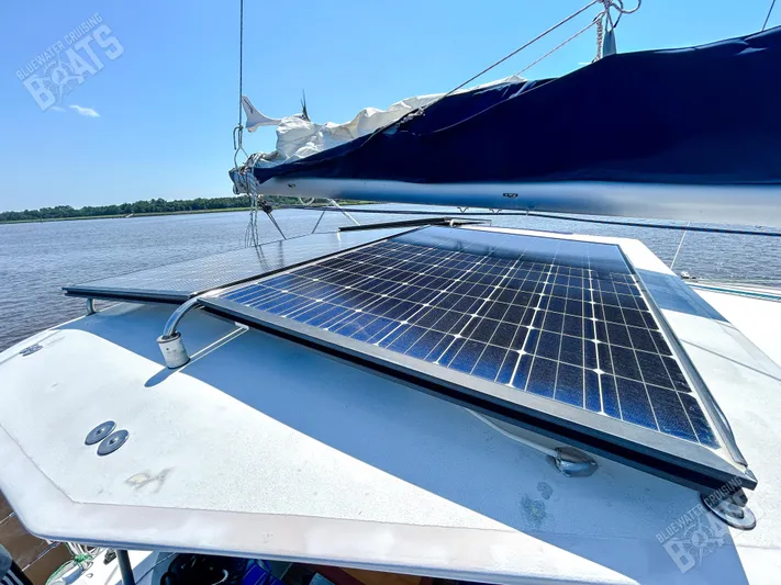 Kansakota Winds Yacht Photos Pics 2003 Lagoon 410-S2 catamaran with solar panels on deck, sailing on a sunny day.