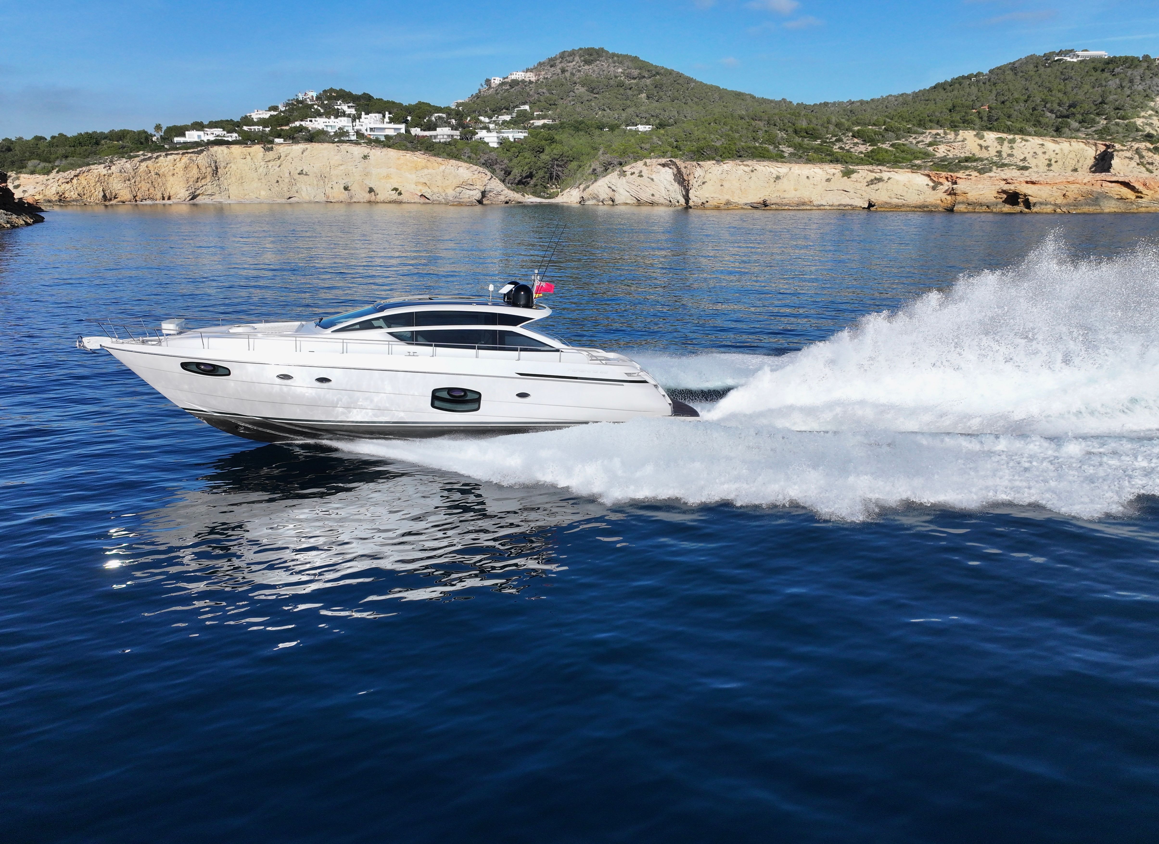 2017 Pershing 62