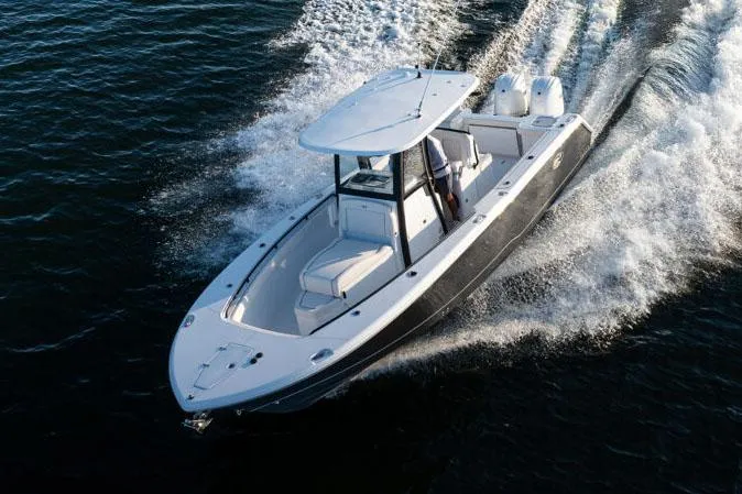  Yacht Photos Pics Manufacturer Provided Image: 2025 Sea Hunt Gamefish 27 Coffin Box cruising on water, showcasing sleek design and powerful performance.