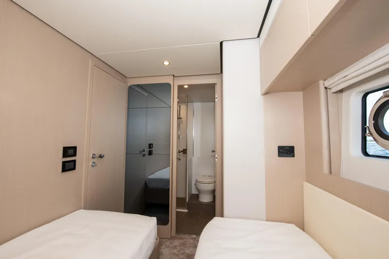Crimson Yacht Photos Pics Interior of 2023 Azimut Fly 68 yacht cabin with twin beds and ensuite bathroom.