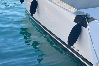 2011 VanDutch 40