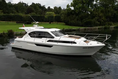 2015 Broom 35 Coupe