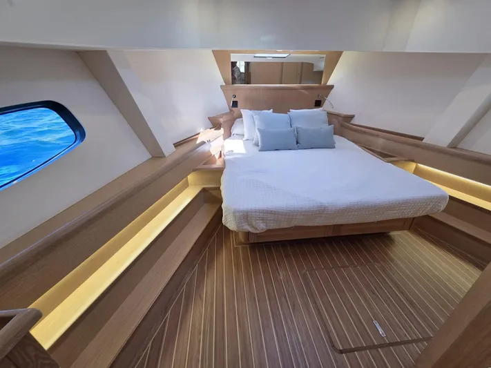  Yacht Photos Pics Sasga Menorquin 48 Cabine VIP