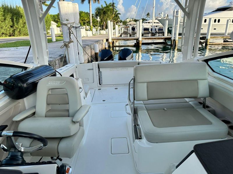 2021 Boston Whaler 280 Vantage