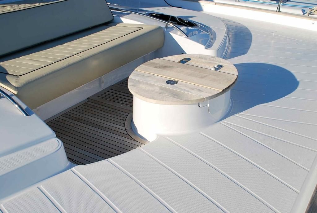 2011 Fountaine Pajot 54 