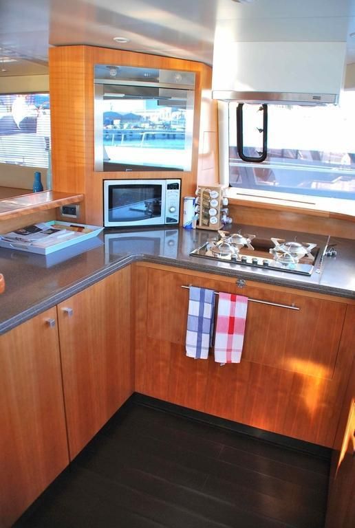 2011 Fountaine Pajot 54 