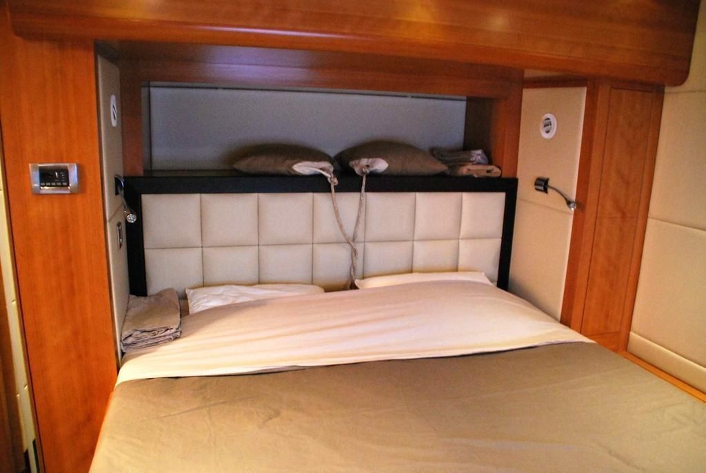 2011 Fountaine Pajot 54 