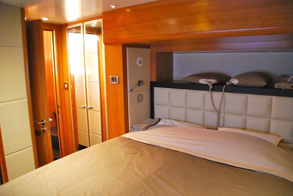 2011 Fountaine Pajot 54 