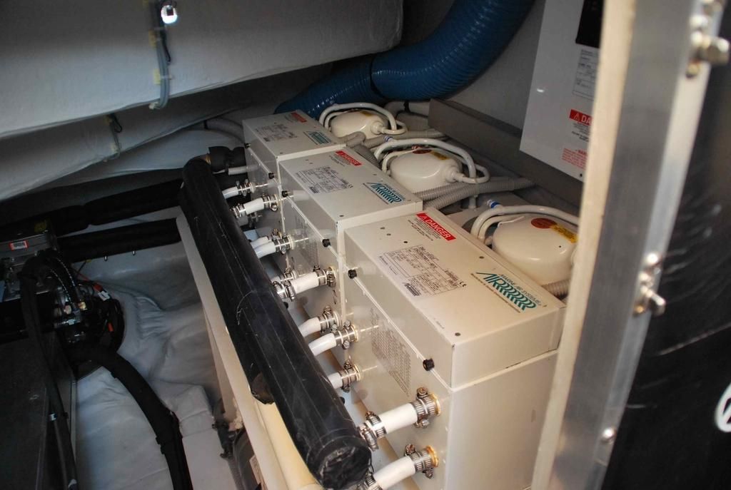 2011 Fountaine Pajot 54 
