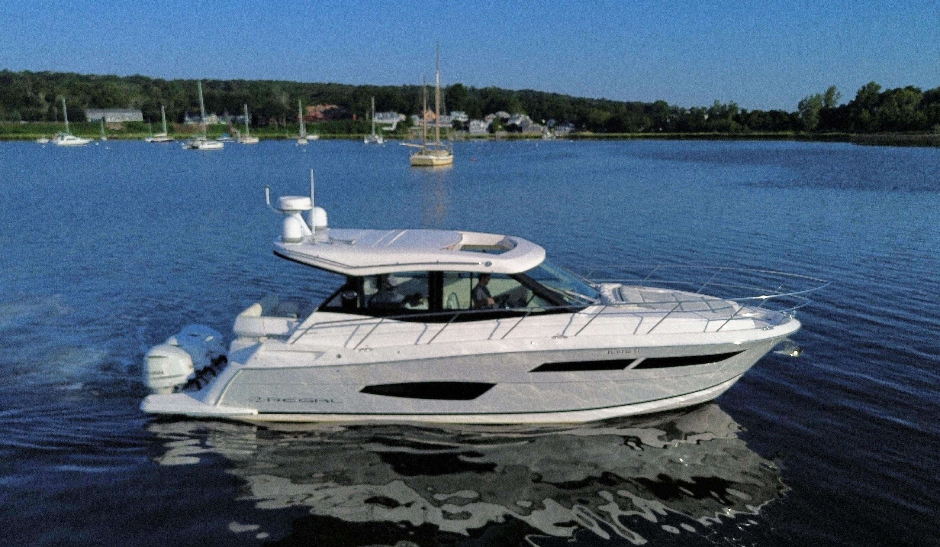 Occasion 2021 Regal 38 XO - Rhode Island | TopBoats