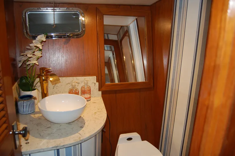 Legacy Yacht Photos Pics 