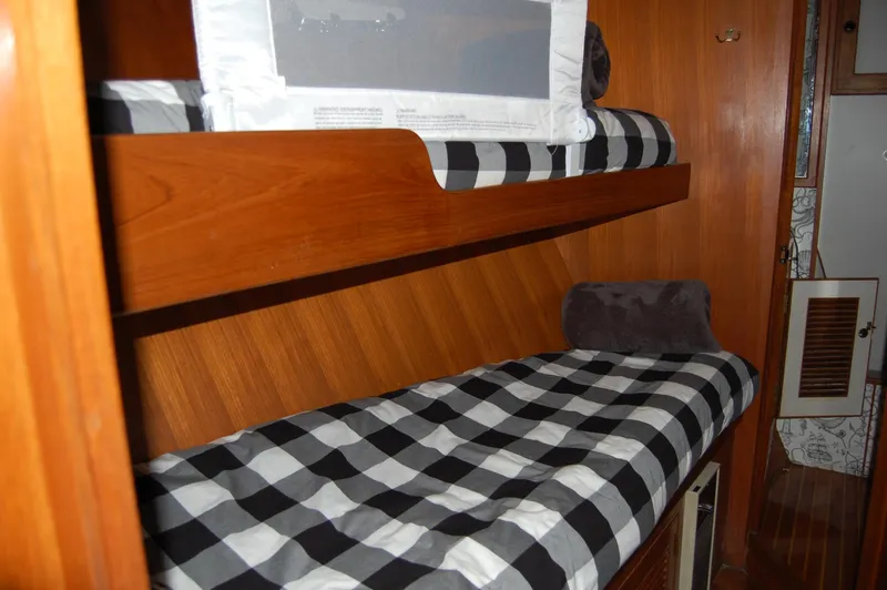 Legacy Yacht Photos Pics 