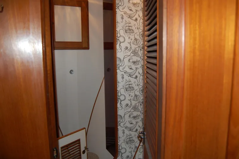 Legacy Yacht Photos Pics 