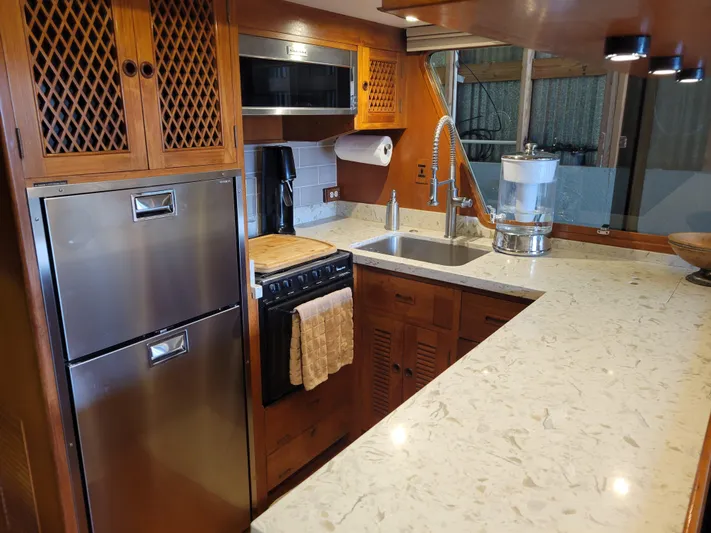 Legacy Yacht Photos Pics 