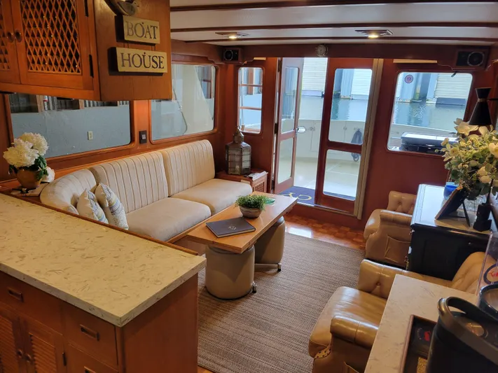 Legacy Yacht Photos Pics 