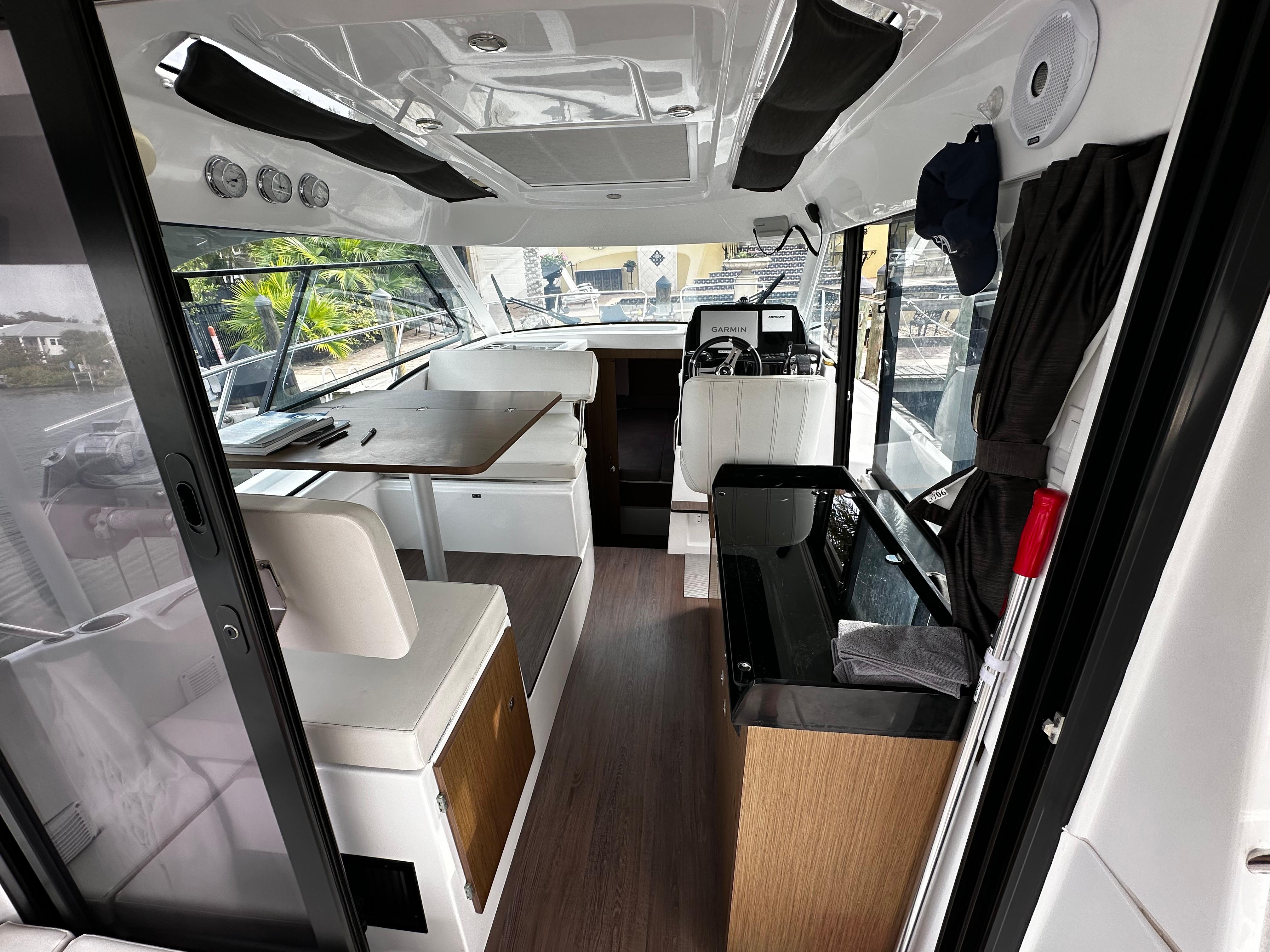 2021 Beneteau Antares 9 Cuddy Cabin for sale - YachtWorld