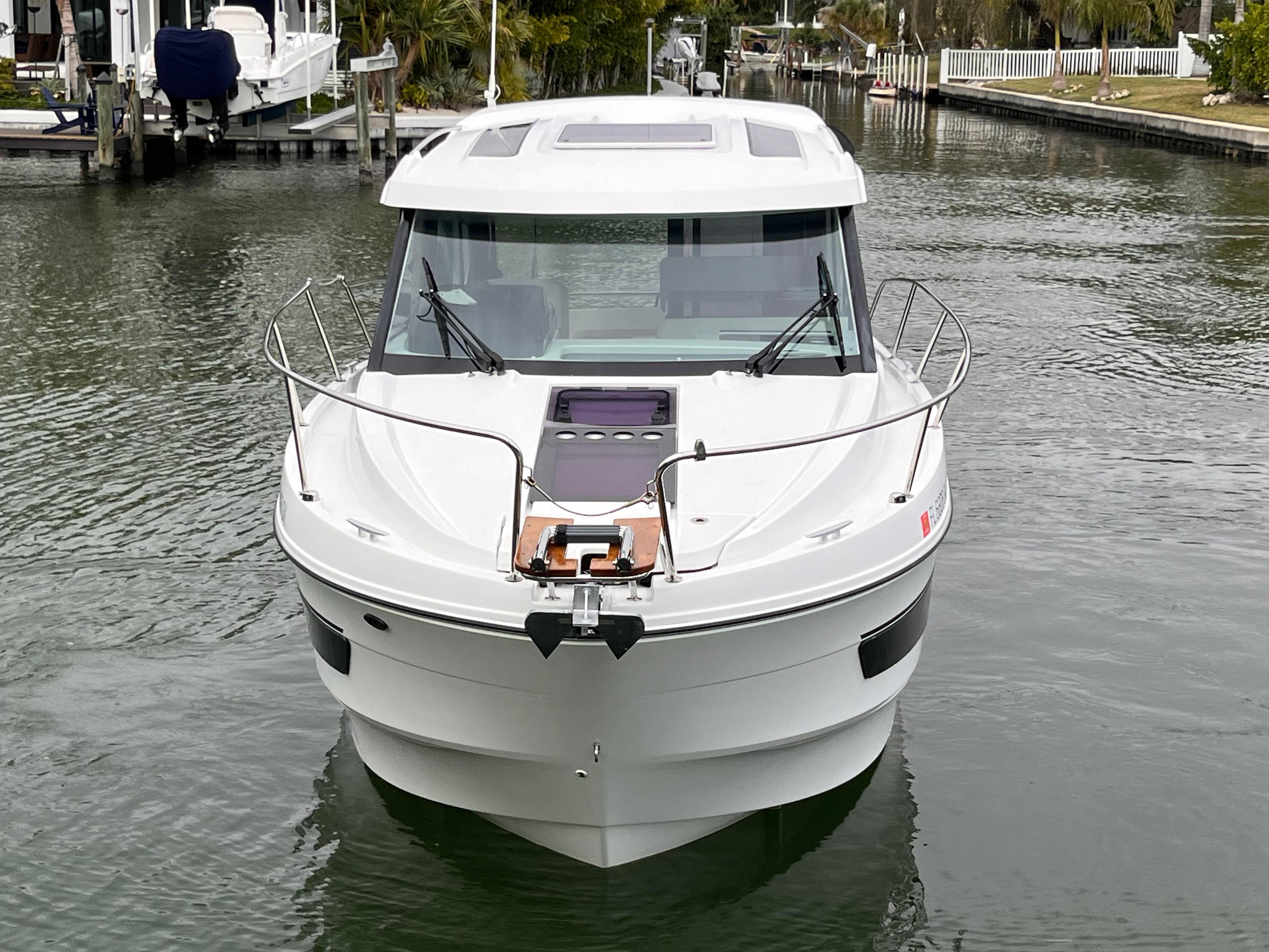 2021 Beneteau Antares 9 Cuddy Cabin for sale - YachtWorld