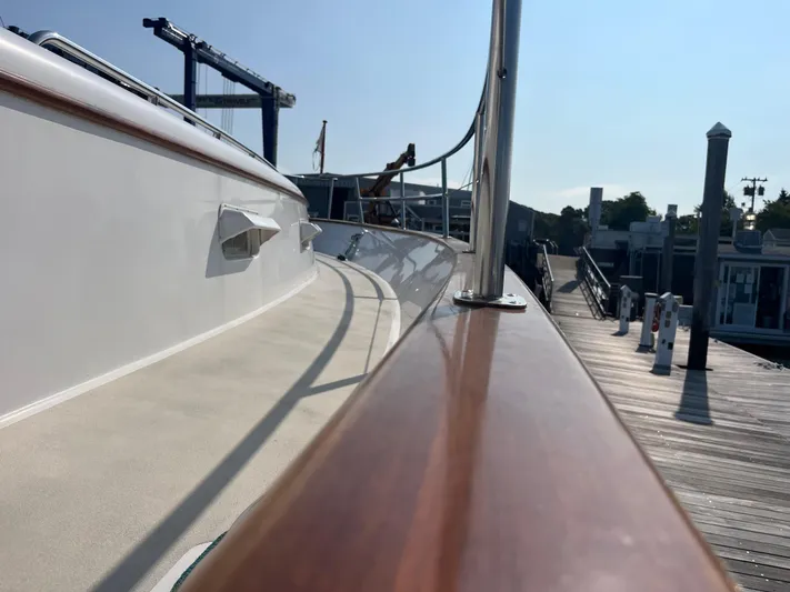 Angus III Yacht Photos Pics 