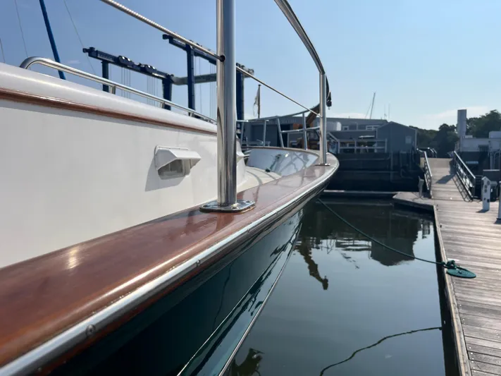 Angus III Yacht Photos Pics 