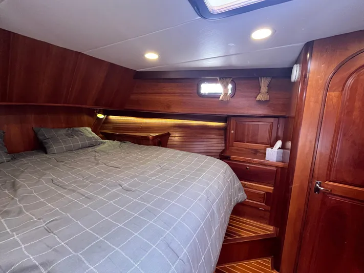 Angus III Yacht Photos Pics 