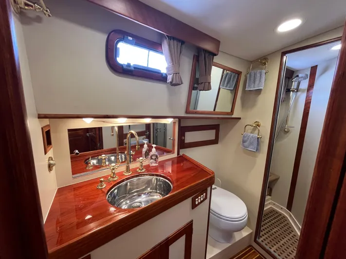 Angus III Yacht Photos Pics 