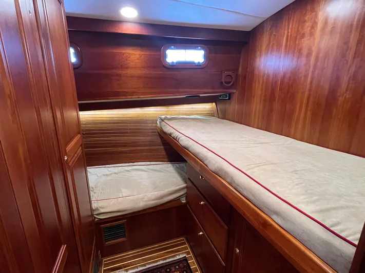 Angus III Yacht Photos Pics 