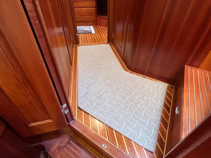 Angus III Yacht Photos Pics 