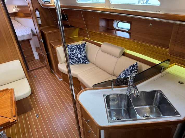 Roubaix Yacht Photos Pics 