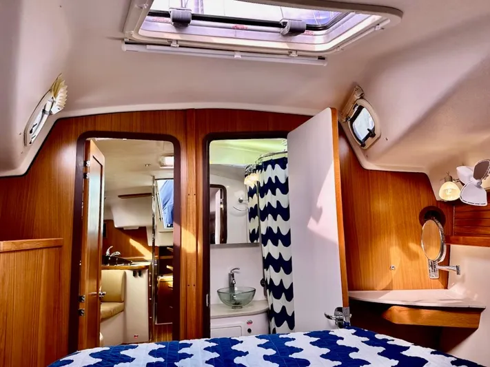 Roubaix Yacht Photos Pics 