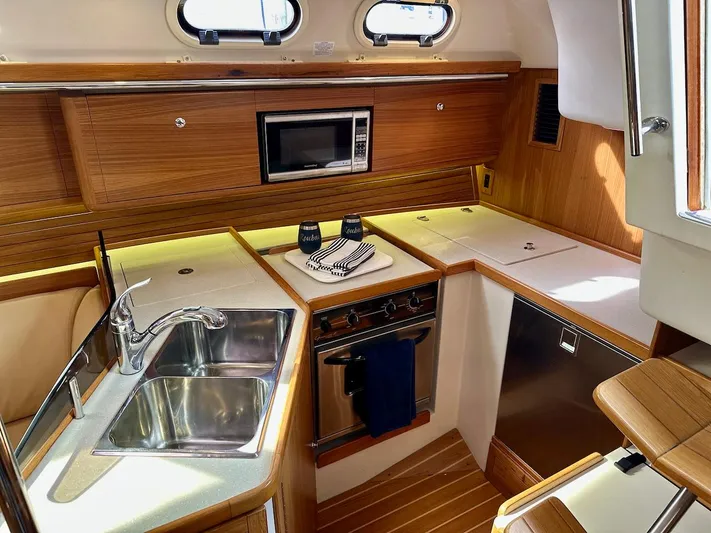 Roubaix Yacht Photos Pics 