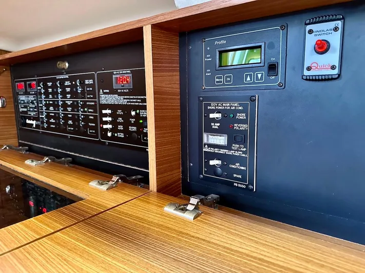 Roubaix Yacht Photos Pics 