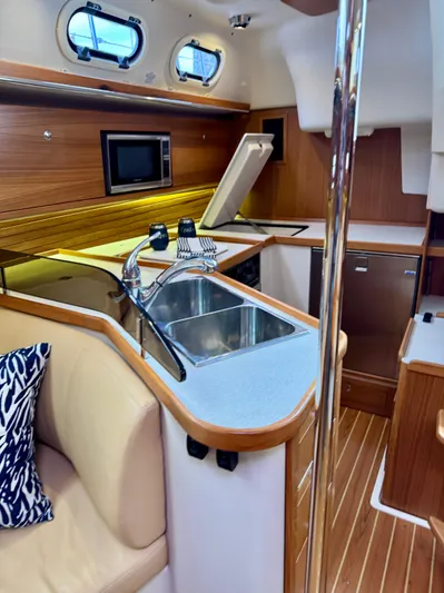 Roubaix Yacht Photos Pics 