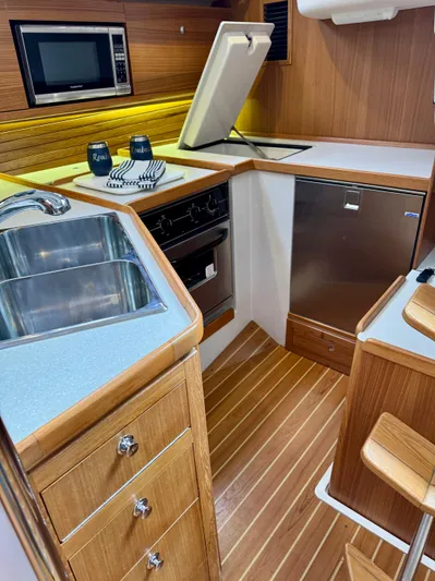 Roubaix Yacht Photos Pics 