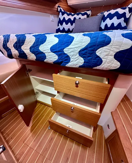 Roubaix Yacht Photos Pics 