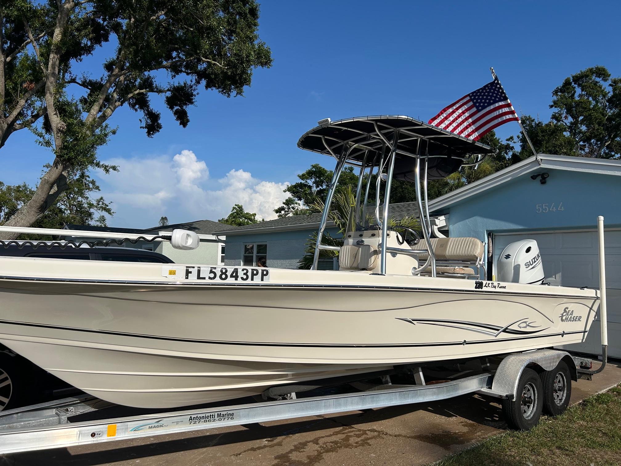 Sea Chaser 23 LX Bay Runner