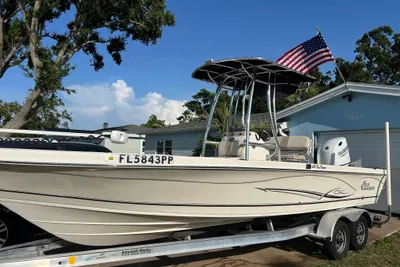 Sea Chaser 23 LX Bay Runner
